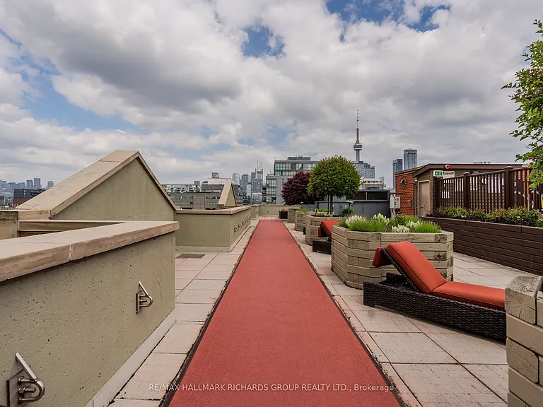 801 King St W #501 — Photo 15