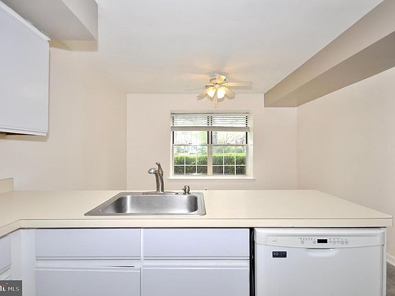 5th image of 127 Allem Ln