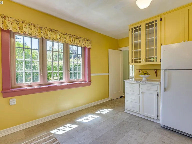 2430 SE Park Ave — Photo 15