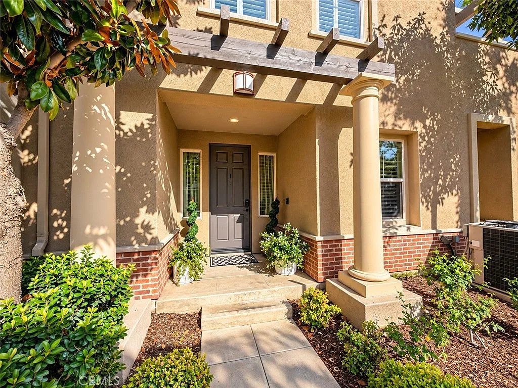 3 bed, 3.5 bath, 1560 sqft, $3,500 — Photo 3
