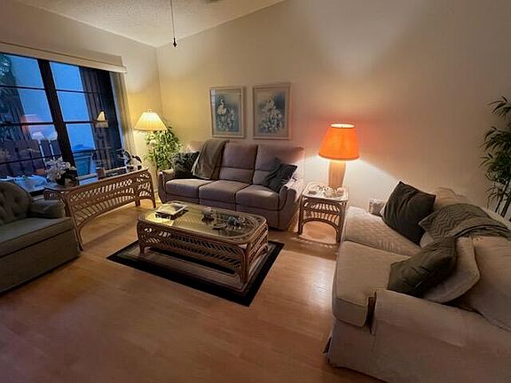 2nd image of 8083 SE Villa Cir
