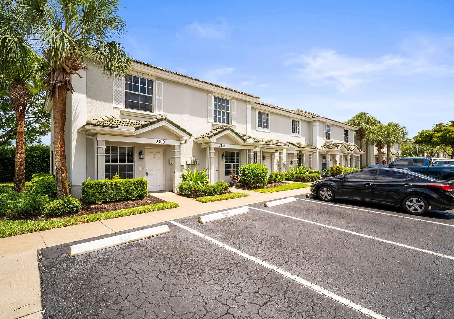 Beautiful Townhome 2-bedroom, 2.5-bathroom in the desirable Fort Myers — Photo 2