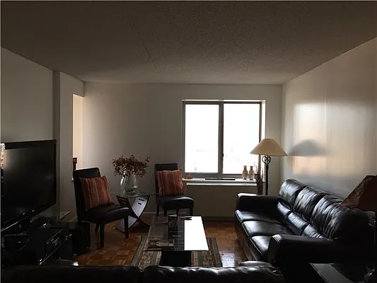 Rented by R New York | media 9