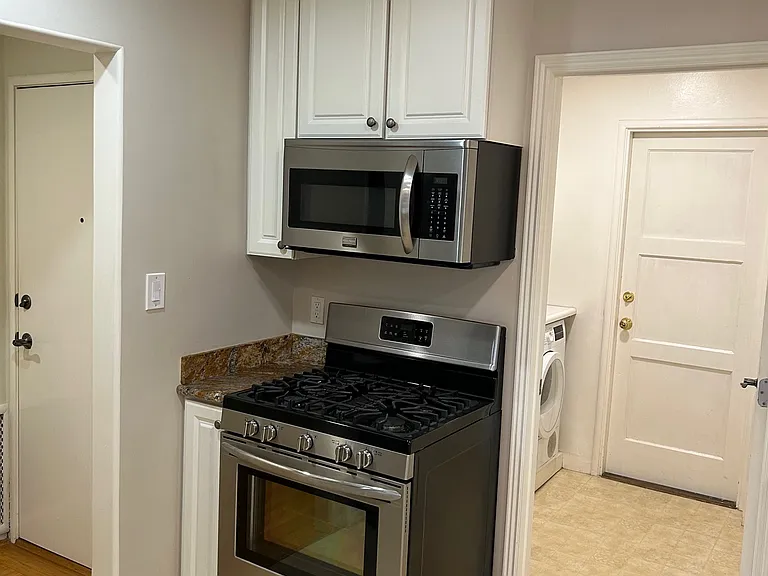 2433 Larkin St #1 — Photo 7