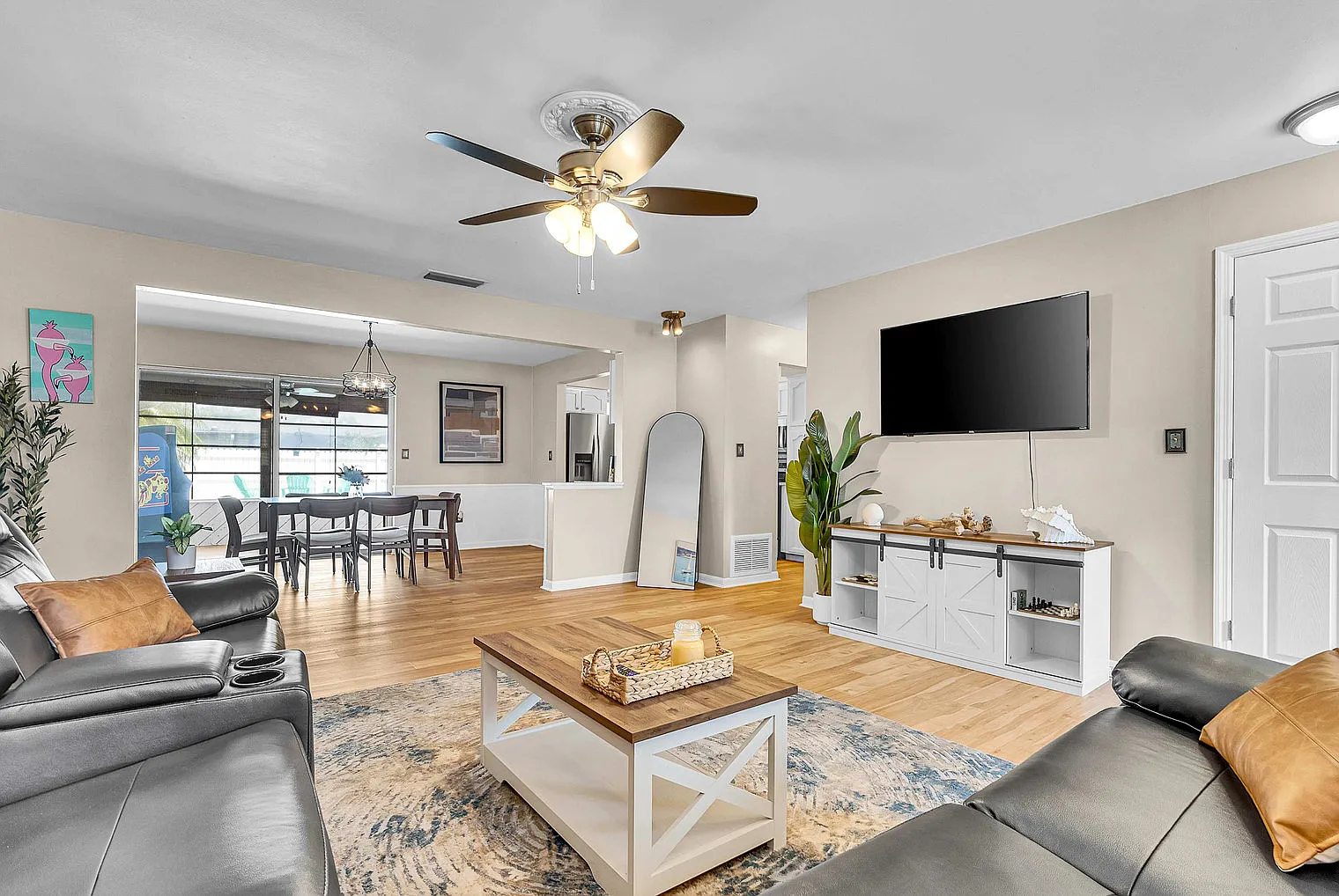 4 bed, 3.0 bath, 1646 sqft, $6,658 — Photo 4