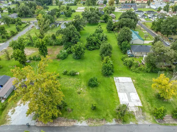 2710 Poe St, Lake Charles, LA 70615