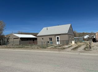 643 W Davis St, Rawlins, WY 82301