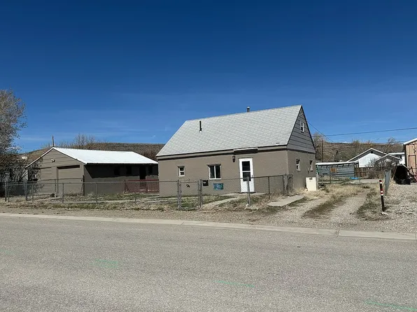 643 W Davis St, Rawlins, WY 82301