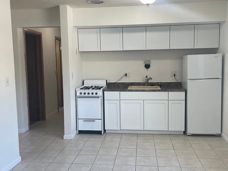 2619 N Oakland Ave — Photo 13