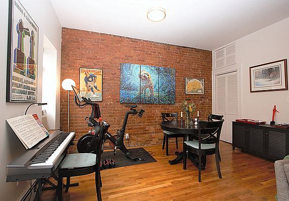 3rd image of 468 Bergen St APT 3