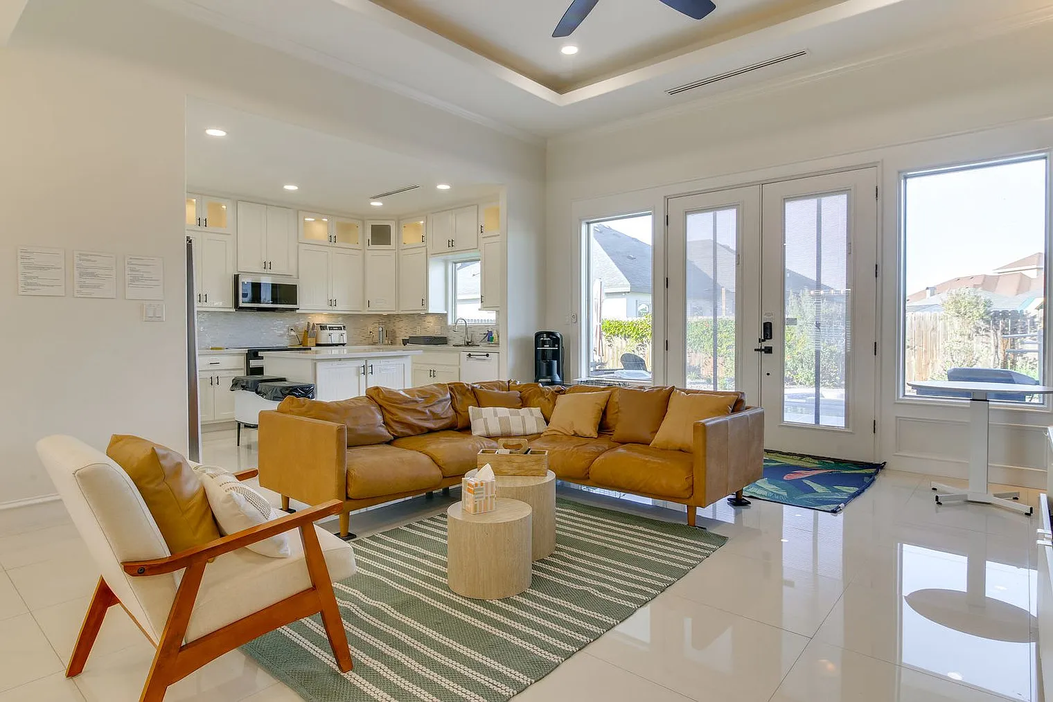 3 bed, 2.0 bath, 1797 sqft, $5,225 — Photo 3