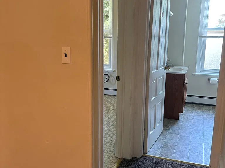 330 Broad St #2R — Photo 7