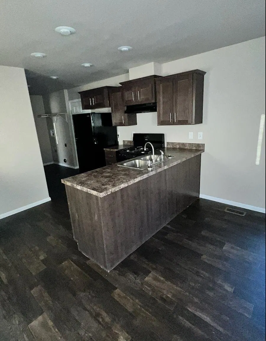 2 bed, 924 sqft, $1,100 — Photo 1