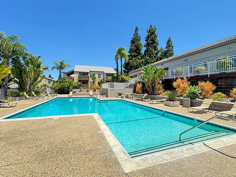 8545 Villa La Jolla Dr #H — Photo 6