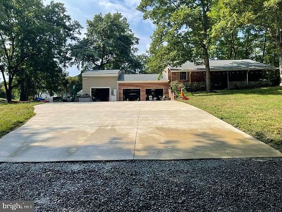 2nd image of 103 Wet Rock Ln