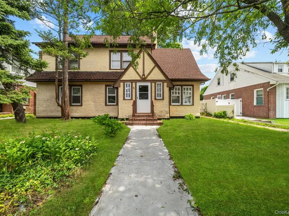 116 Meadowbrook Road, Hempstead, NY 11550