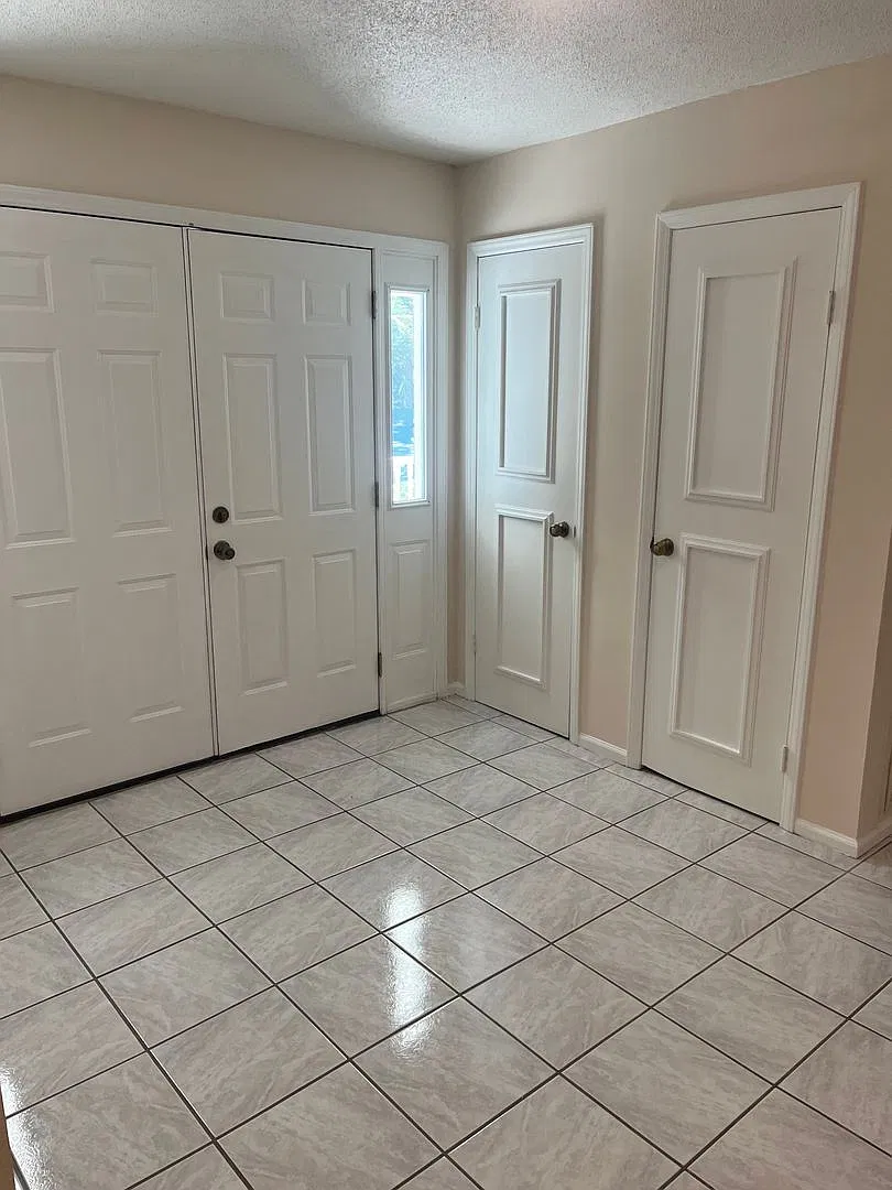 Available now. Beautiful, Fully-Remodeled 3 BR/2 BA Home Available in Otranto! — Photo 3