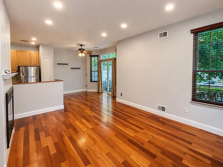 1 Quail Brook Ct — Photo 2