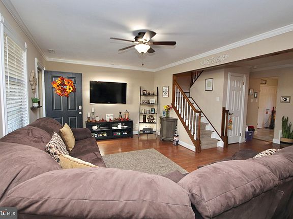 5th image of 748 Garrison Ct