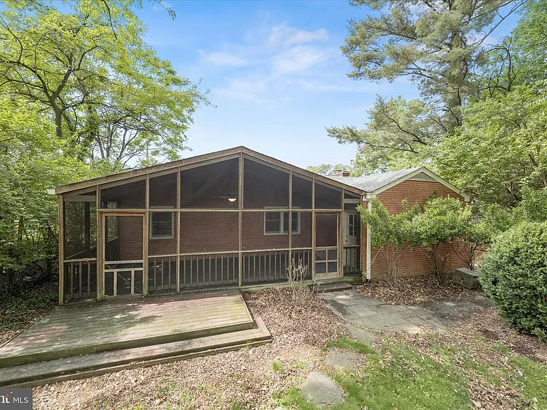 877 N Nottingham St — Photo 23