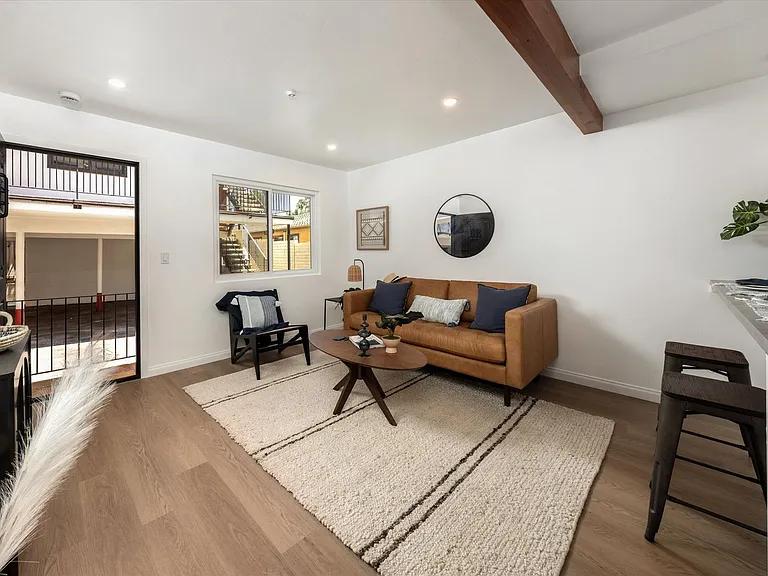 427 W Montecito St — Photo 31