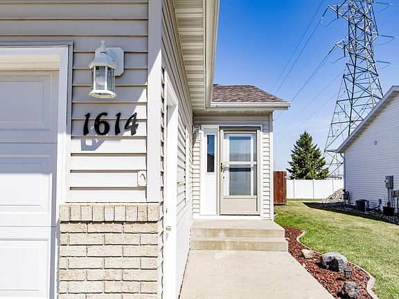 2nd image of 1614 Suntree Dr