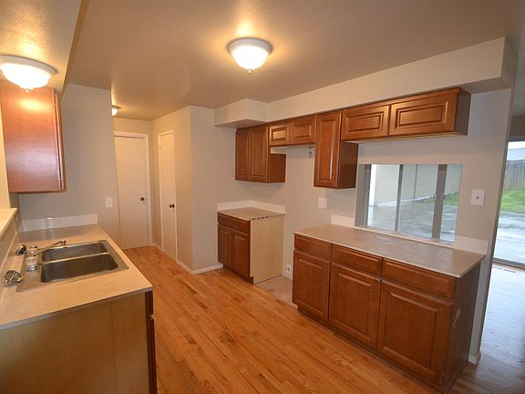 3rd image of 11621 100th Ave Ct E