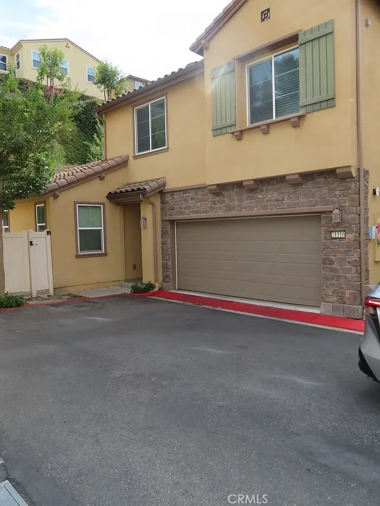 4 bed, 2115 sqft, $4,500 — Photo 3