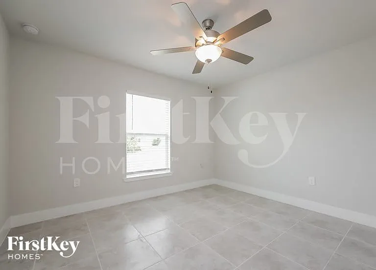910 Sara Ave N — Photo 12