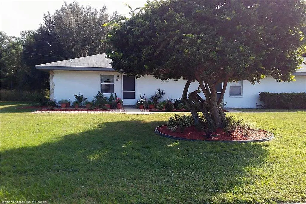 2 bed, 1.0 bath, 800 sqft, $950 — Photo 1