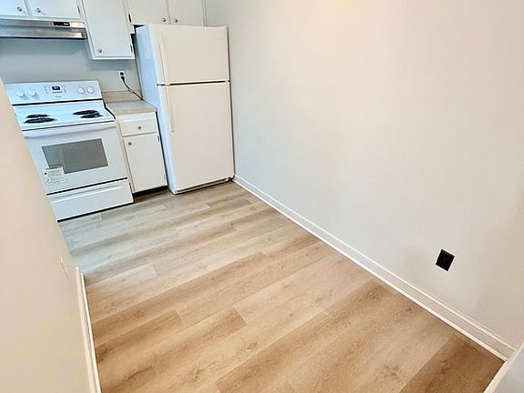 3rd image of 3201 Chamberlayne Ave #105