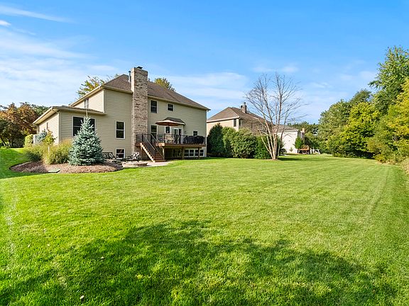4th image of 1140 Lakeview Dr