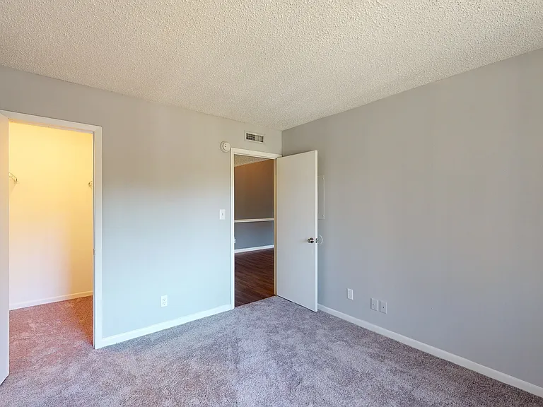 The Avenue Apartments — Photo 39