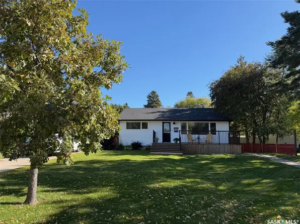 2217 Lansdowne Avenue, Saskatoon, SK S7J 1G7
