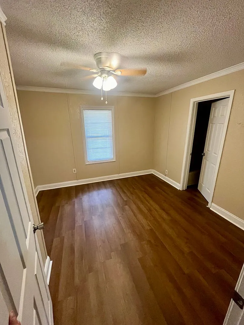 3 Bed/1 Bath Home — Photo 4