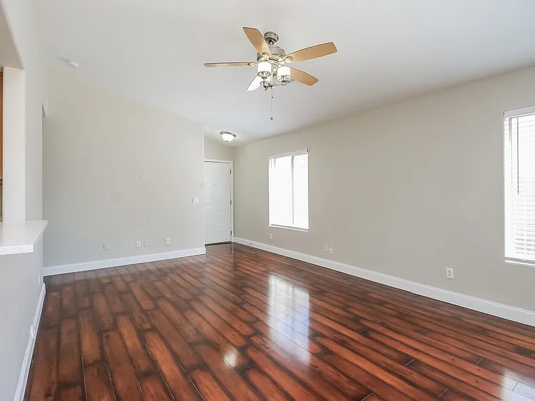 1617 W Kesler Ln — Photo 5