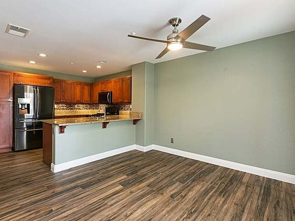 5th image of 3516 Shoreline Bluff Ln