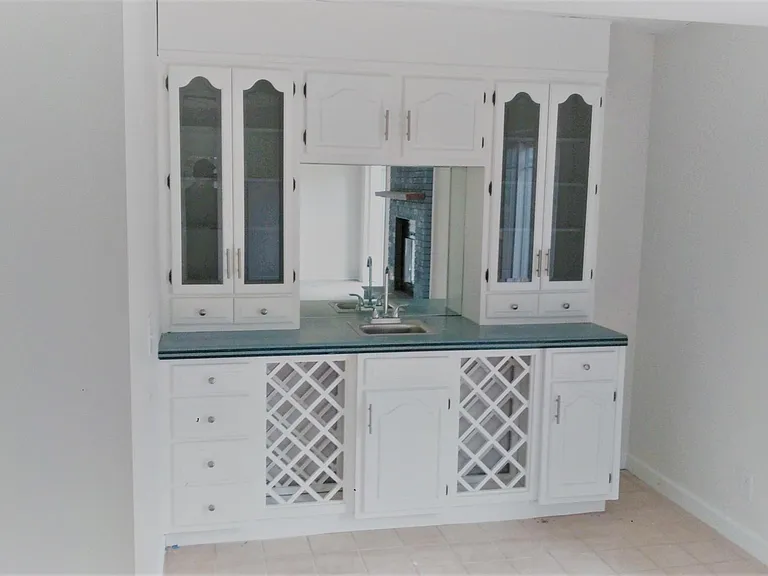 Family room/Wet Bar
