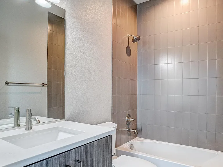 830 Cherokee Dr — Photo 15