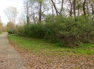 6390 Cascade Rd SE, Grand Rapids, MI 49546