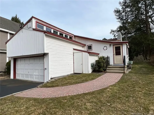 320 Great Quarter Road, Newtown, CT 06482