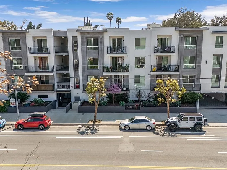 11616 Burbank Blvd #305 — Photo 19