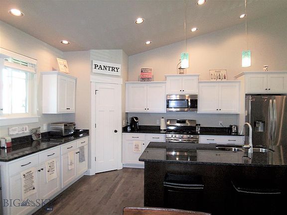 4th image of 2476 Thoroughbred Ln