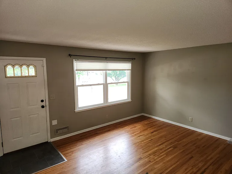 921 Oriole Dr — Photo 5
