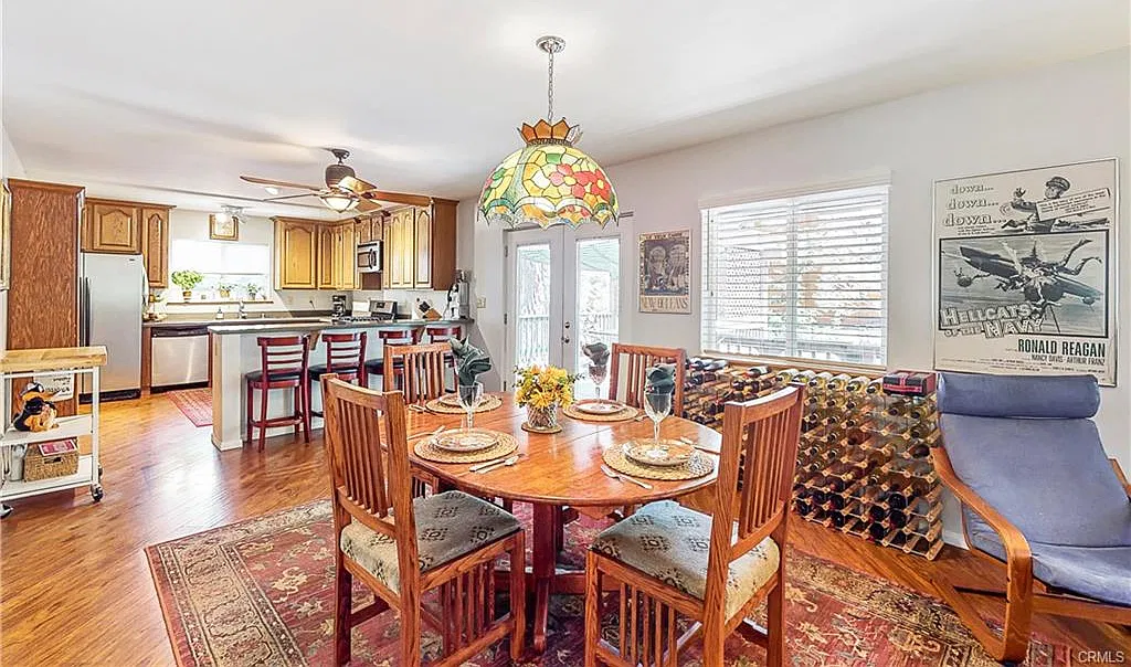 4 bed, 2320 sqft, $3,174 — Photo 4