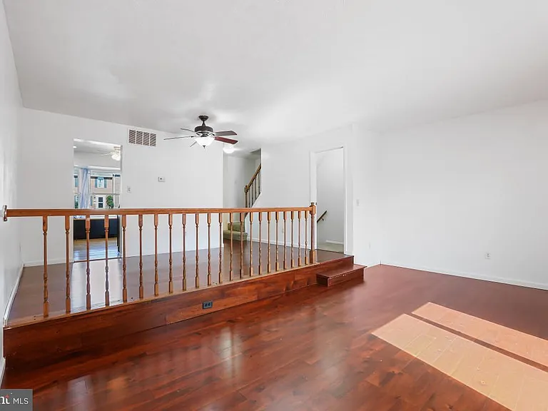 35 Bellfalls Way — Photo 13