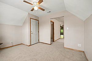 2nd image of 6621 S Oakley Ave