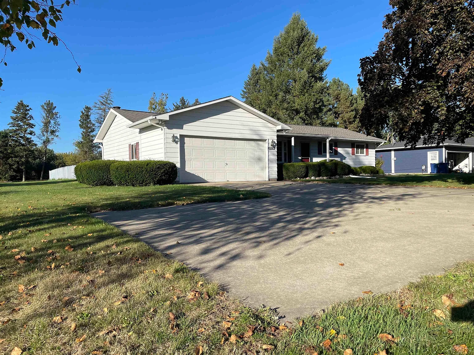 6148 Birchview Dr photo 1