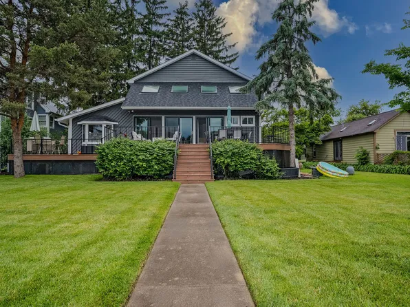 1902 Orchard Beach Rd, McHenry, IL 60050