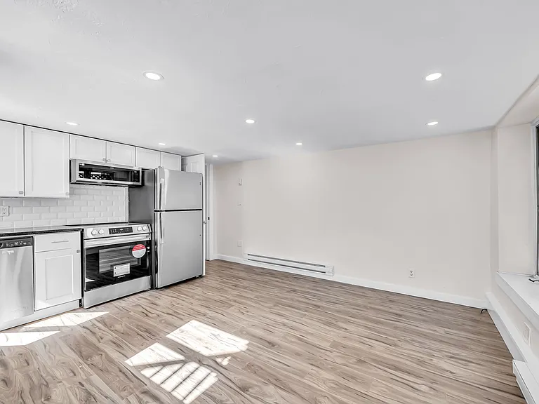 465 E 8th St #1 — Photo 8